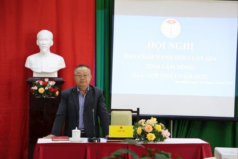 Ông Nguyễn Đức Hưng, Chủ tịch Hội Luật gia tỉnh Lâm Đồng phát biểu tại hội nghị.