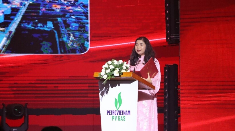 Bà Nguyễn Thị Quỳnh Ngọc - Tổng thư ký VietKings, Phó Viện trưởng Viện Kỷ lục Việt Nam đại diện công bố Quyết định xác lập Kỷ lục Việt Nam