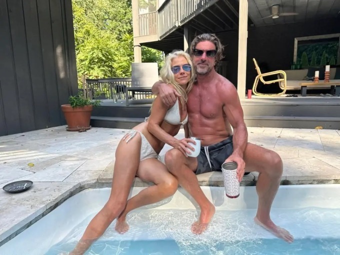 James và vợ ông, Melody Wilson, trước vụ tai nạn máy bay. Ảnh: IG