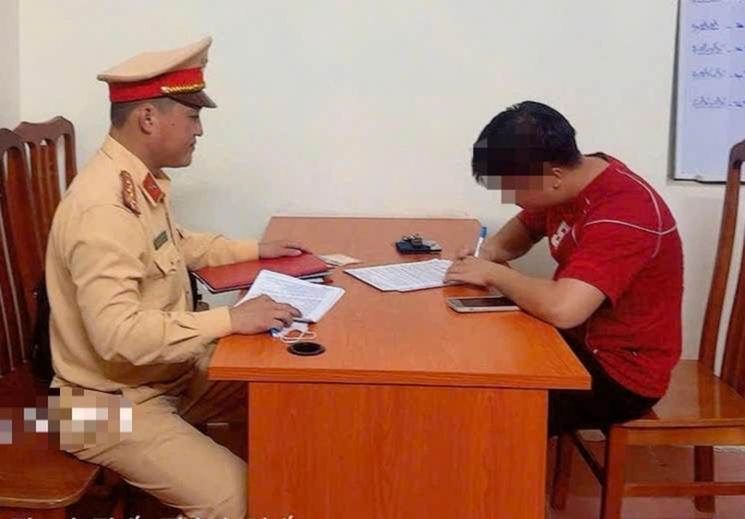 Tài xế N.Q.M. tại cơ quan công an. Ảnh: Báo Dân trí.