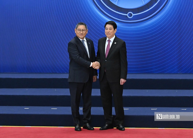 Chủ tịch nước Lương Cường đón chính thức các Trưởng đoàn tham dự Lễ mở ký và Hội nghị cấp cao Công ước Hà Nội.