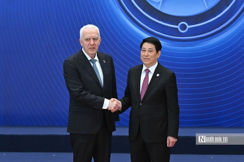 Chủ tịch nước Lương Cường đón Viện trưởng Viện Kiểm sát tối cao Liên bang Nga Alexander Gutsan.