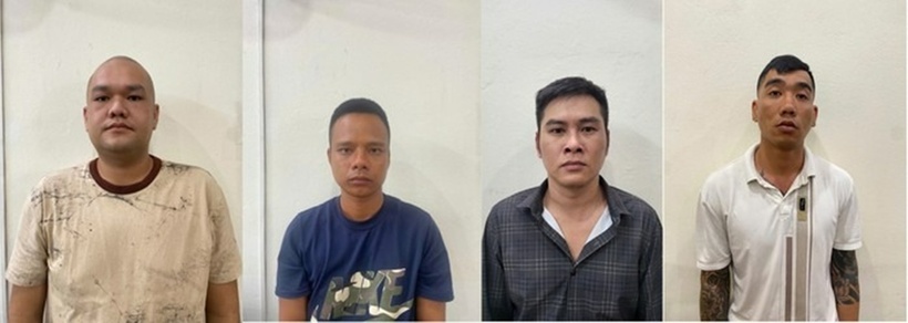 4 đối tượng Tùng, Trường, Vinh, Sơn tại cơ quan công an. Ảnh: Báo Người lao động.