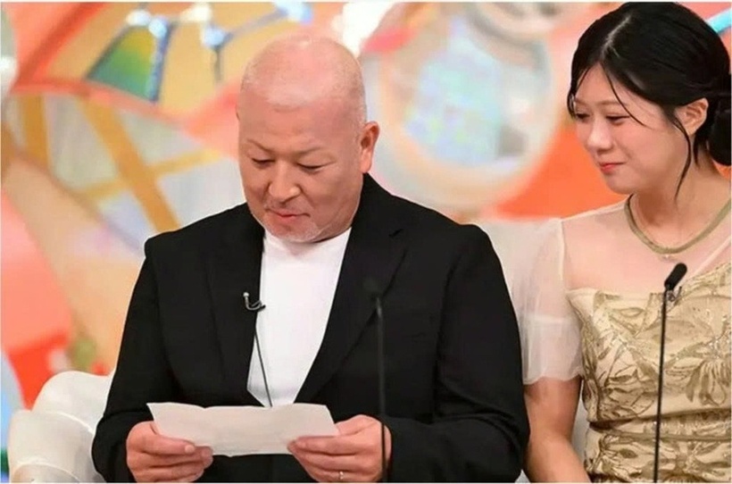 Mizuki đã đọc một bức thư chân thành gửi cho người bạn cũ, bây giờ là mẹ vợ ông. Ảnh: QQ.