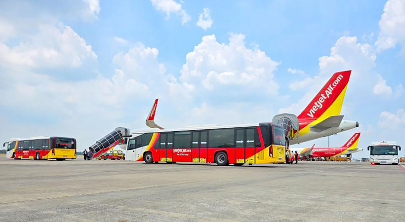 Vietjet đã được chủ động tự phục vụ mặt đất tại cảng Hàng không quốc tế Nội Bài và Tân Sơn Nhất giúp nâng cao chất lượng dịch vụ và cải thiện tỉ lệ chuyến bay đúng giờ.