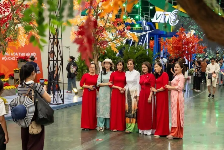 Choáng ngợp giữa Hội chợ Mùa Thu 2025: Mua - Ăn - Chơi - Chill - Check-in cả tuần không hết - 15