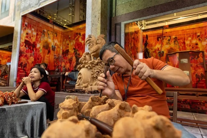 Choáng ngợp giữa Hội chợ Mùa Thu 2025: Mua - Ăn - Chơi - Chill - Check-in cả tuần không hết - 10