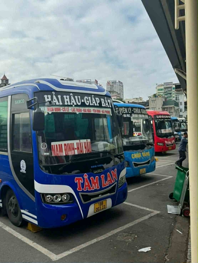 Bến xe Giáp Bát miễn phí đón trả khách, đổi mới phục vụ, xóa “điểm nóng” giao thông - 1