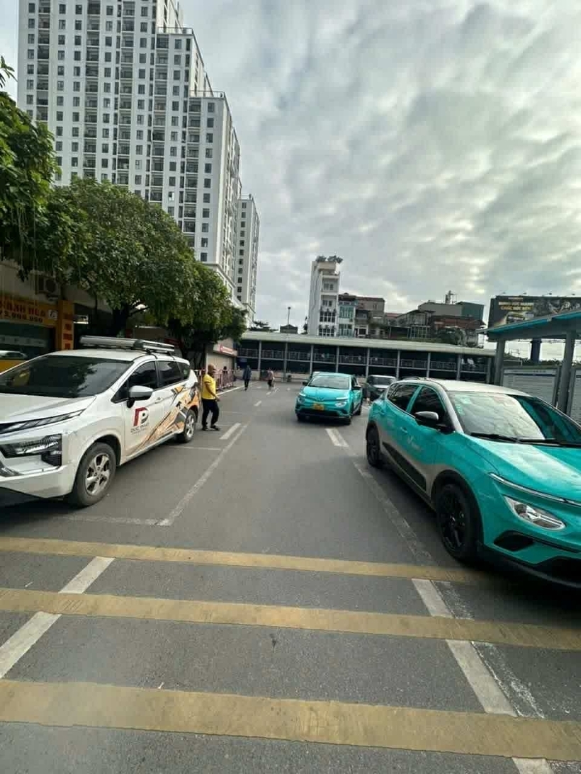 Bến xe Giáp Bát vừa áp dụng là miễn phí hoàn toàn cho tất cả phương tiện cá nhân, taxi, xe công nghệ khi vào bến để đón hoặc trả khách
