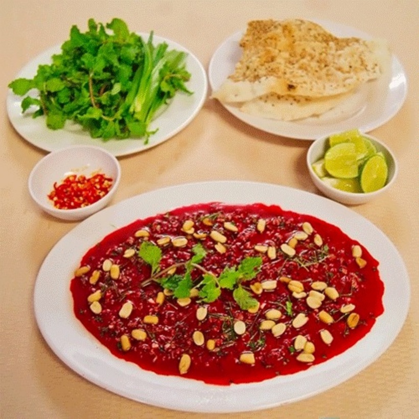 Sau thời gian chờ đợi thì bát tiết canh vịt sẽ đông lại, núng nính như thạch rau câu. Ảnh minh họa.