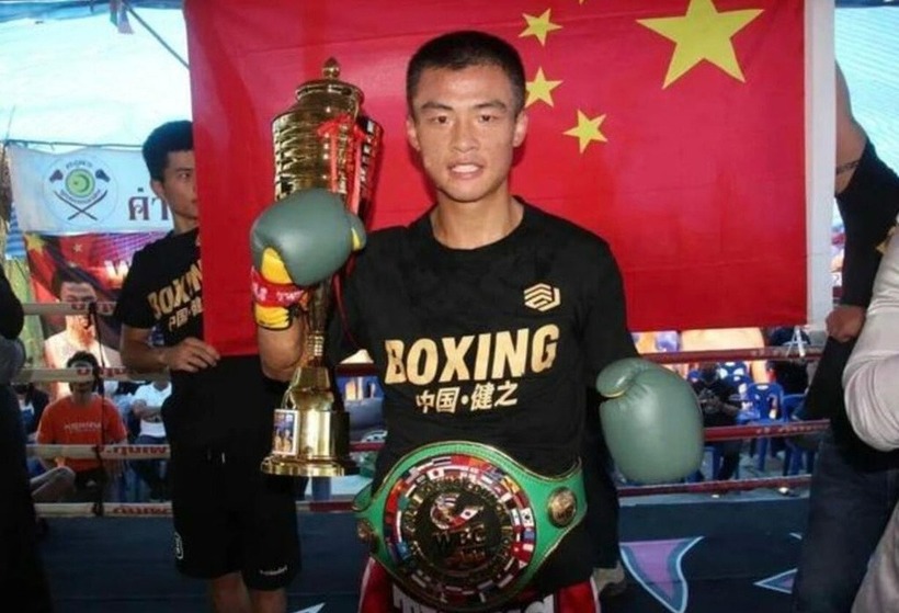Zhou từng giành đai vô địch hạng siêu ruồi WBC khu vực châu Á. Ảnh: Weibo.