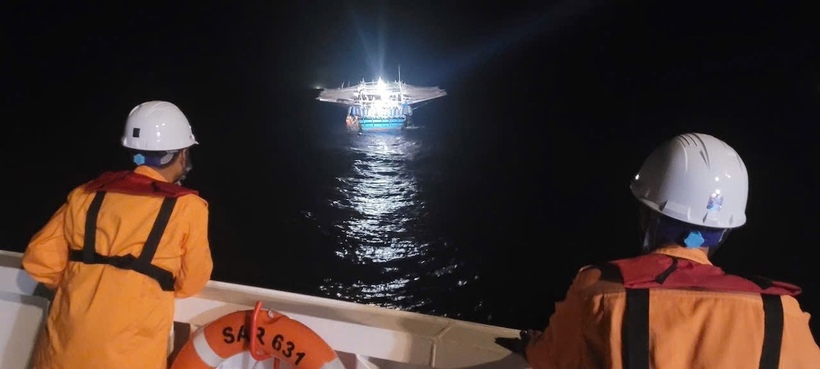 Hành trình giải cứu ngư dân Quảng Ngãi trên vùng biển cách bờ trên 200 hải lý - 1