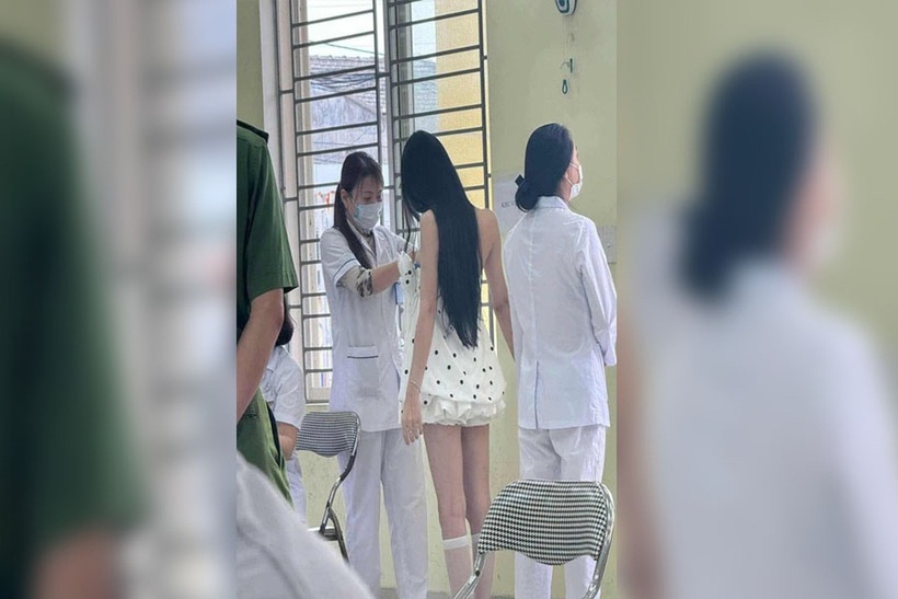 Hình ảnh anh H. khám nghĩa vụ quân sự lan truyền trên mạng xã hội mấy ngày qua. (Ảnh: Dân trí)