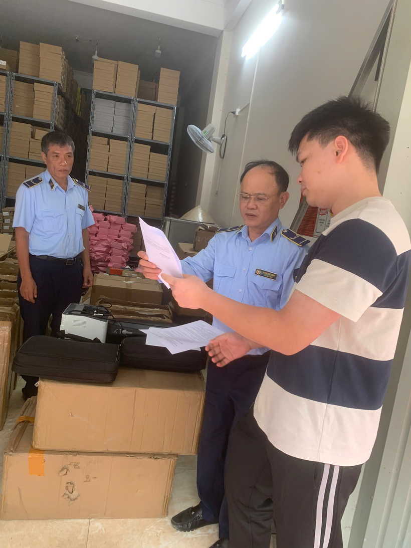 Cơ sở kinh doanh bị kiểm tra, tạm giữ toàn bộ sản phẩm nghi vi phạm