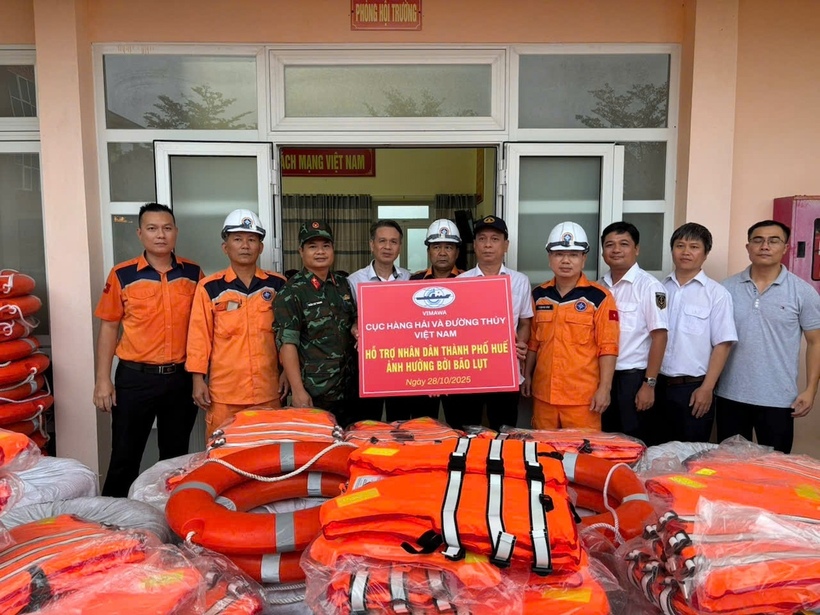 Hàng cứu trợ đã được chuyển đến điểm tập kết tại TP.Huế