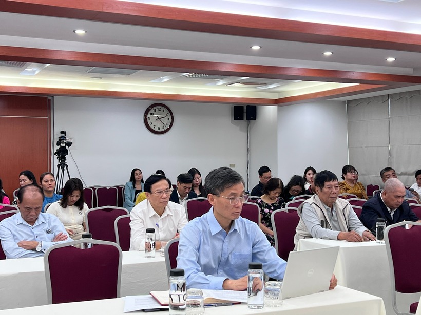 Đồng chí Nguyễn Khánh Ngọc – Chủ tịch Hội Luật gia Việt Nam cùng các đại biểu tham dự hội nghị.