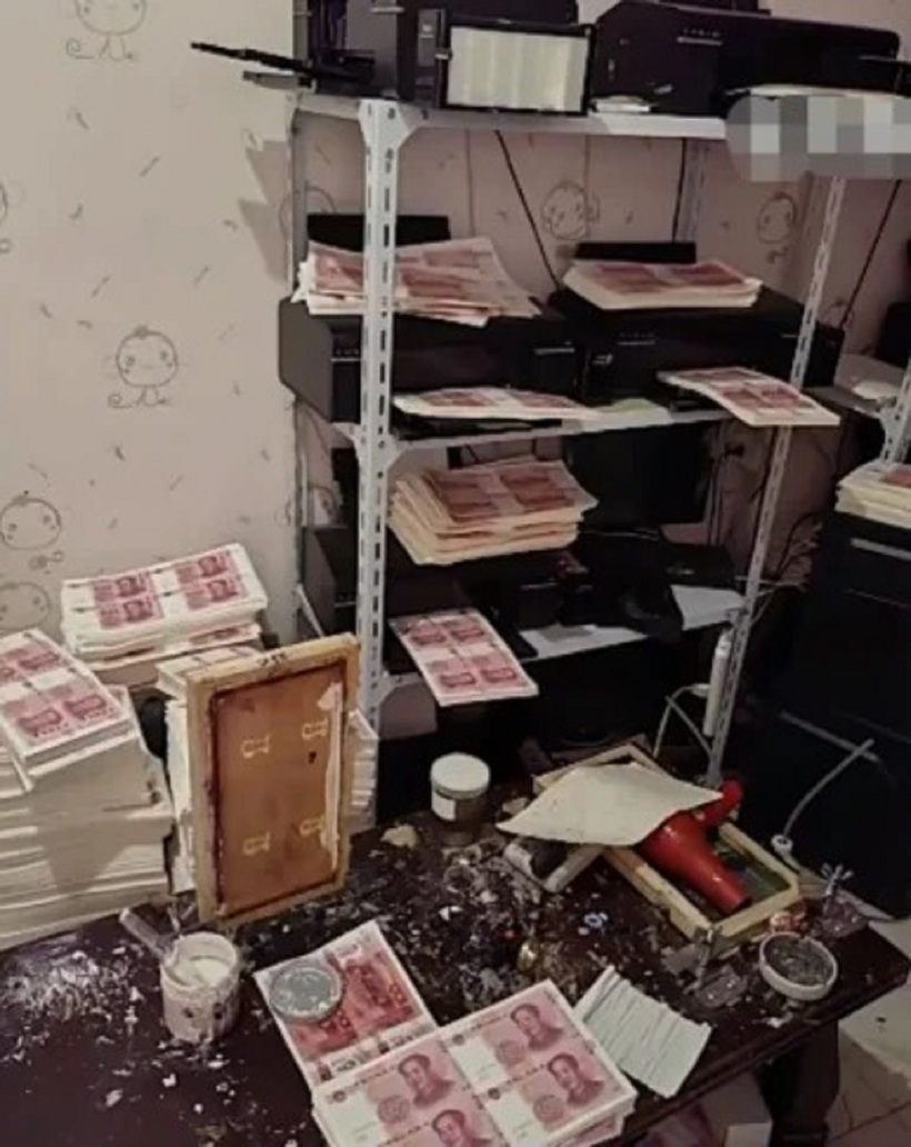 Cơ sở in tiền giả trong đường dây vừa bị triệt phá. Ảnh: CCTV
