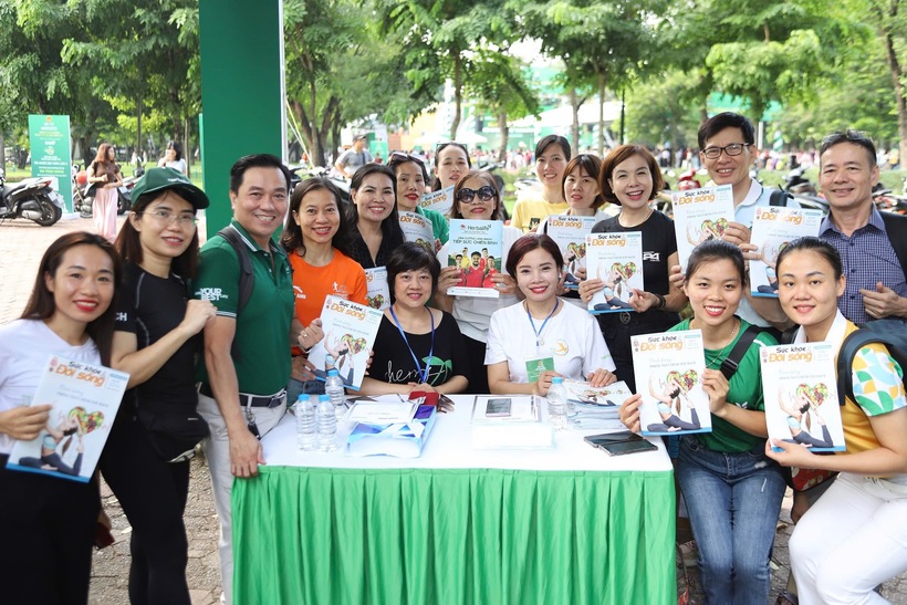 Khu vực 10 gian tư vấn dinh dưỡng cá thể hóa do đội ngũ chuyên gia dinh dưỡng đầu ngành cũng được đông đảo người dân quan tâm.