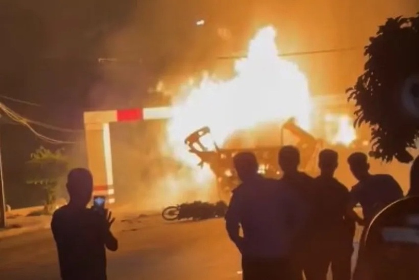 Hiện trường vụ nổ xe bồn rồi bốc cháy. Ảnh: Pháp luật TP.HCM