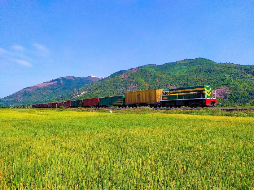 Đường sắt Việt Nam tiếp tục triển khai chương trình vận chuyển miễn phí hàng cứu trợ, chung tay giúp người dân vượt qua khó khăn