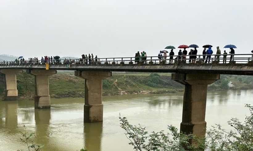 Khu vực cầu Hương Thủy nơi anh N.A.N để lại xe máy. Ảnh: Báo Hà Tĩnh.