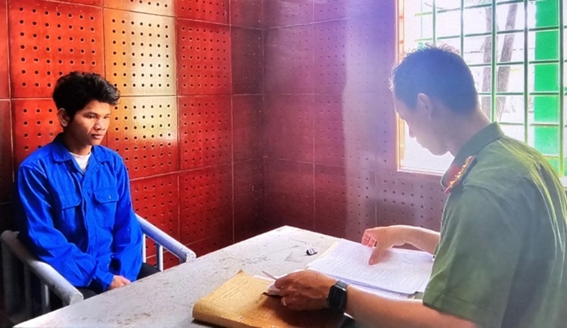 Danh Lỳ tại cơ quan công an. Ảnh: Báo Công an Nhân dân.