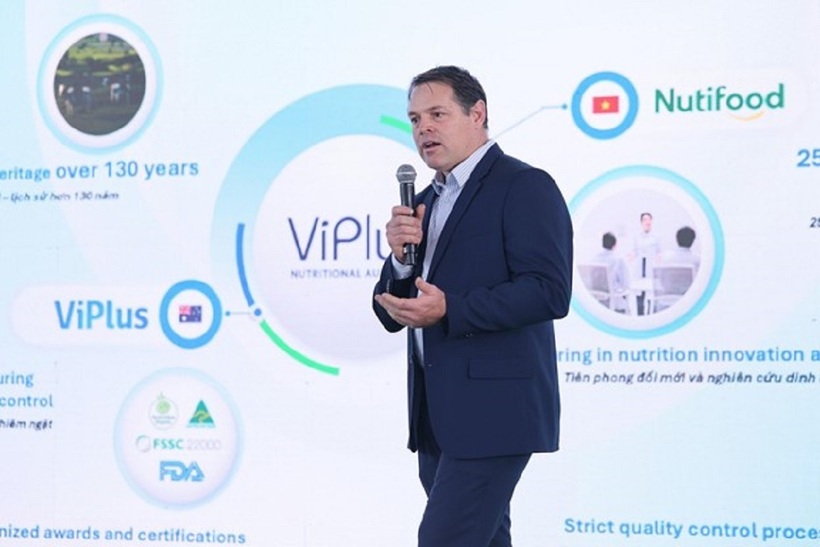Ông Jon McNaught - CEO ViPlus Dairy phát biểu tại sự kiện ra mắt thương hiệu dinh dưỡng quốc tế GippsNature
