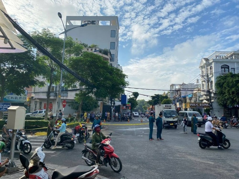 Vụ tai nạn khiến một cô gái tử vong, nam thanh niên bị thương nặng. Ảnh: Lao động