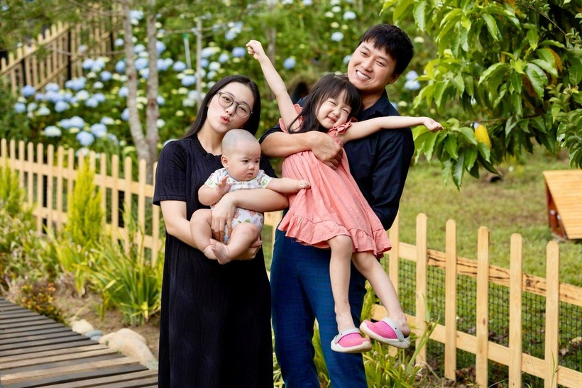 Nam diễn viên hiện đang có một cuộc sống hạnh phúc bên vợ kém 16 tuổi.