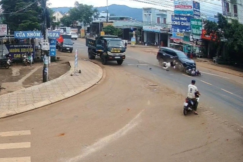 Sau khi gây tai nạn, tài xế ô tô điều khiển xe bỏ trốn. (Ảnh: Dân trí)