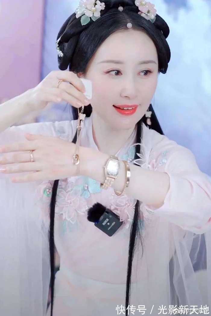 Nữ diễn viên đình đám rẽ hướng sang livestream bán hàng.