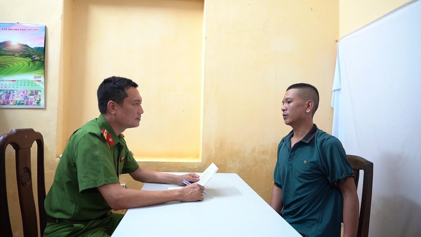 Lê Đức Hạnh tại cơ quan Công an. Ảnh: Lao Động.