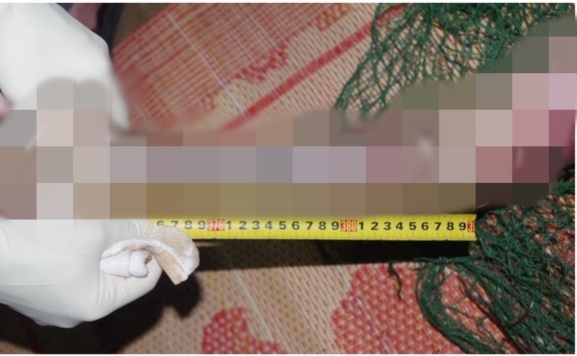 Nạn nhân là nam giới có hình xăm bằng mực đen chữ: “I LOVE YOU” bên tay phải. (Ảnh: Công an)