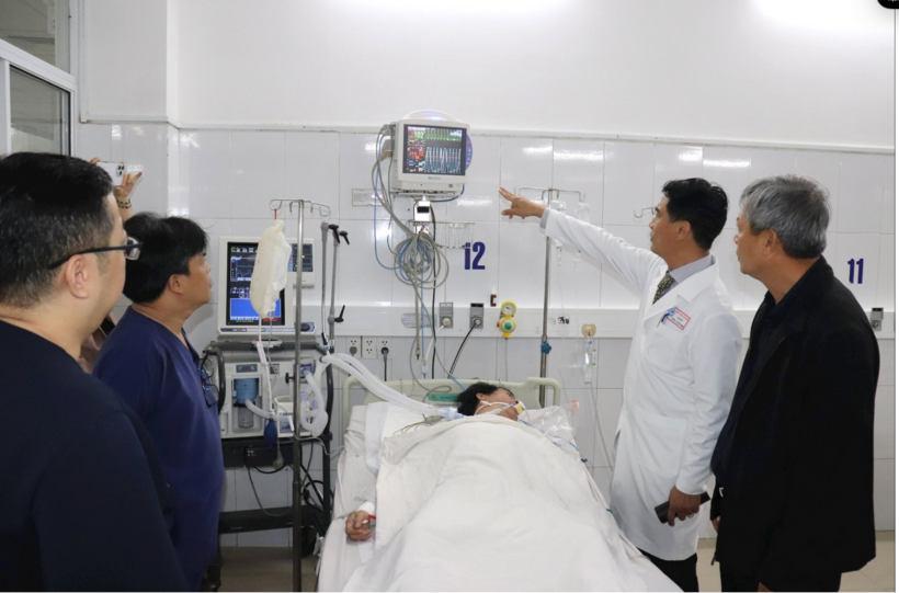 Nạn nhân được đưa đến bệnh viện cấp cứu ngày 28/10. Ảnh: VietNamNet.