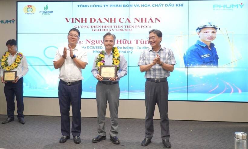 Anh Nguyễn Hữu Tùng – Kỹ sư Xưởng Đo lường Tự động hoá, gắn bó với nhà máy từ những ngày đầu, được tuyên dương vì có nhiều sáng kiến cải tiến đóng góp cho đơn vị.