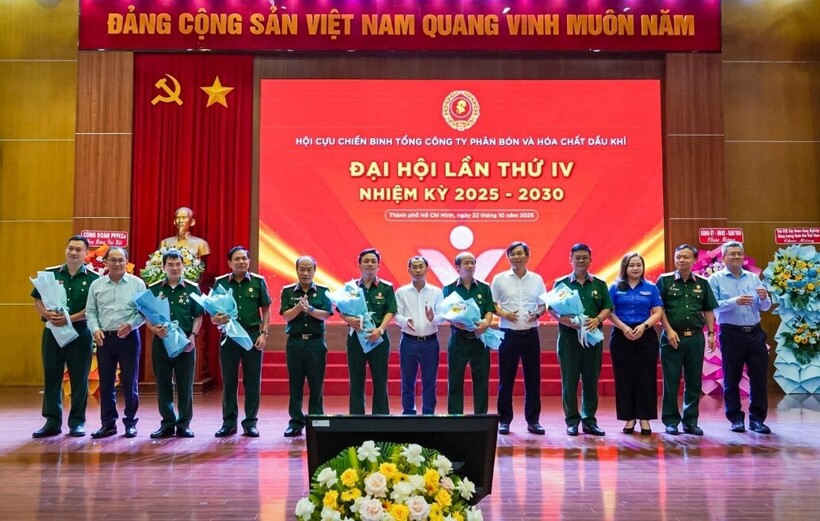 Ban Chấp hành Hội CCB PVFCCo nhiệm kỳ 2025-2030 ra mắt Đại hội.