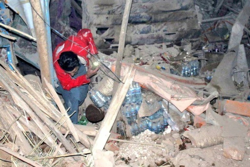 Một ngôi nhà bị sập sau động đất gần Mazar-e Sharif, Afghanistan ngày 3/11. Ảnh: Reuters