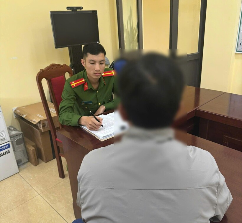 Anh C.V.M tại cơ quan công an. Ảnh: Công an tỉnh Sơn La.