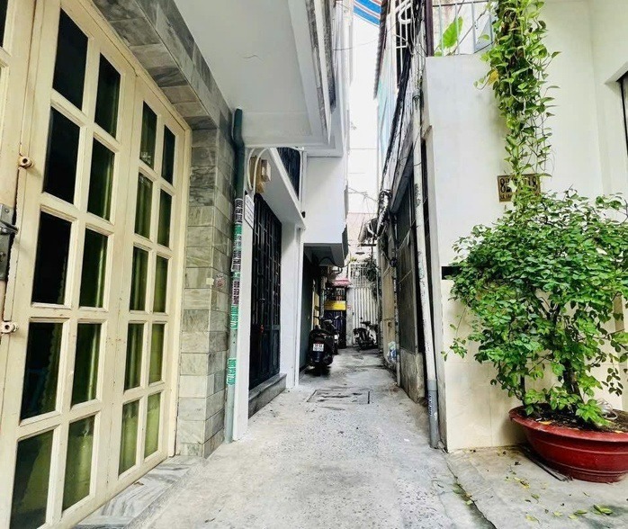Một trong những lý do lớn nhất khiến người dân ưa chuộng nhà trong hẻm là tính tiết kiệm và khả năng sở hữu tài sản ở khu vực trung tâm. (Ảnh: Người lao động)