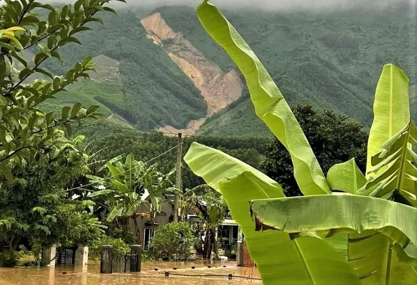 Khu vực xảy ra vụ sạt lở núi sáng 3/11 tại xã Thượng Đức. (Ảnh: VietnamNet)