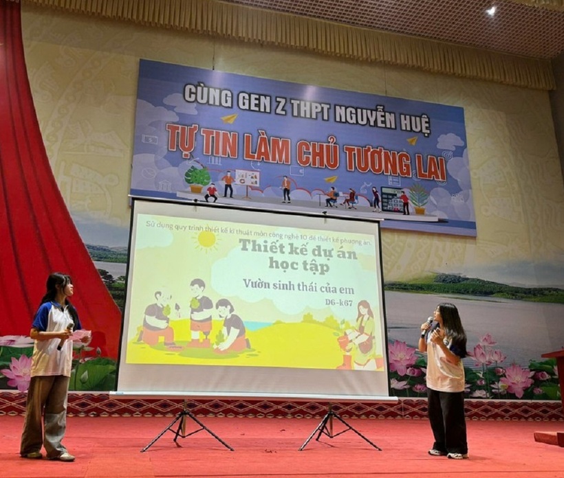 Trường THPT Nguyễn Huệ: Chú trọng nâng cao giáo dục “tư duy thời đại số”. - 2