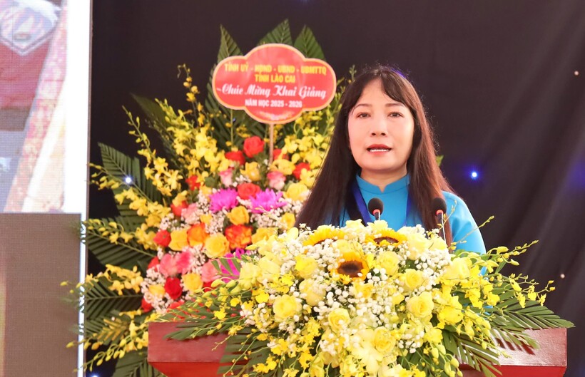 Cô giáo Nguyễn Thị Thu - Hiệu trưởng Trường THPT Nguyễn Huệ (Lào Cai)