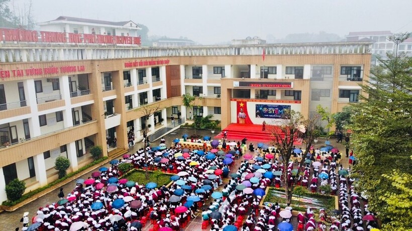 Học sinh Trường THPT Nguyễn Huệ được hướng nghiệp trong ngày hội STEM.