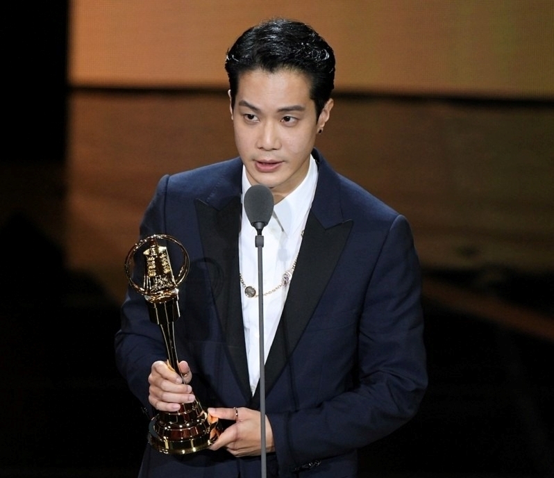 Tiết Sĩ Lăng và nhiều ngôi sao khác đánh mất danh tiếng vì trốn nghĩa vụ quân sự.