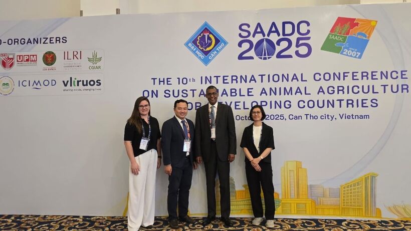 GS. Kebreab trong chuyến công tác tại Cần Thơ vào tháng 10/2025 để tham gia và tư vấn về nông nghiệp và nuôi trồng ở Việt Nam. Ảnh: NVCC.)