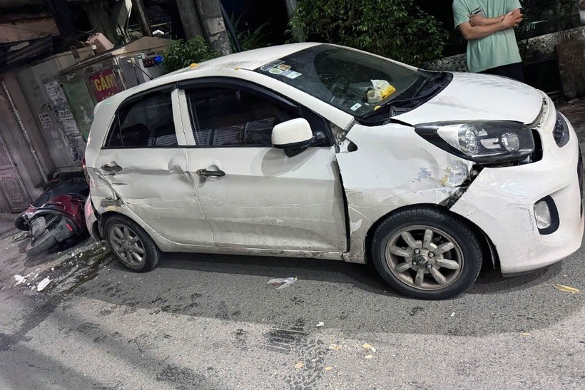 Nhiều phương tiện bị hư hỏng sau vụ việc. Ảnh: Lao động