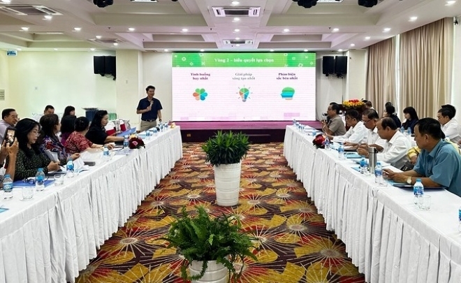 Luật gia Nguyễn Văn Huệ, Ủy viên Ban Thường vụ Trung ương Hội, Trưởng ban Nghiên cứu, xây dựng và phổ biến pháp luật trao đổi tại Hội nghị.