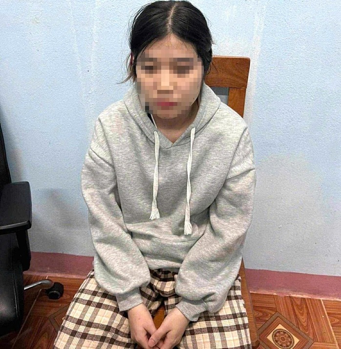 Người mẹ trẻ khai do mâu thuẫn và trầm cảm, muốn trả thù chồng nên đã ra tay giết con trai rồi tự tử song bất thành. (Ảnh: Người lao động)