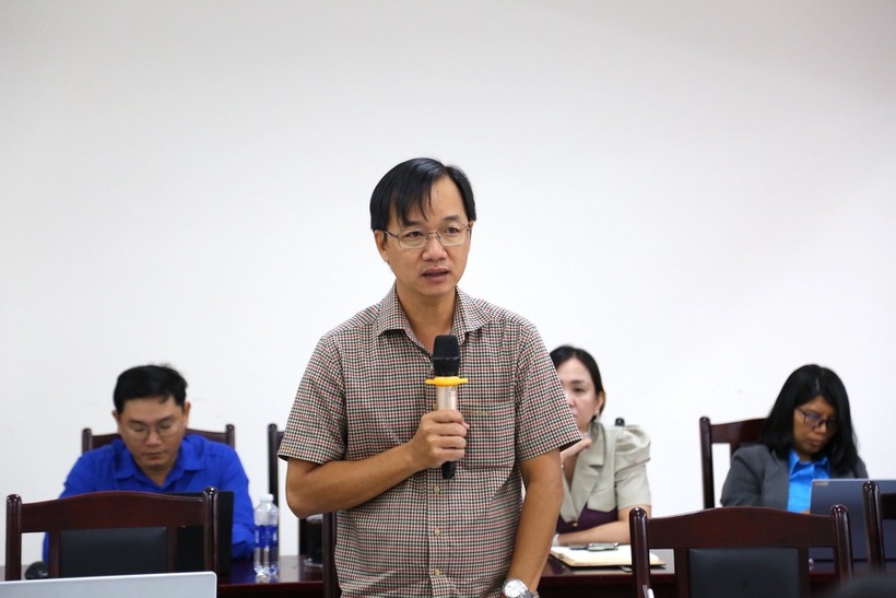 Đại diện Sở GD&ĐT An Giang thông tin vụ việc. Ảnh: Tiền phong