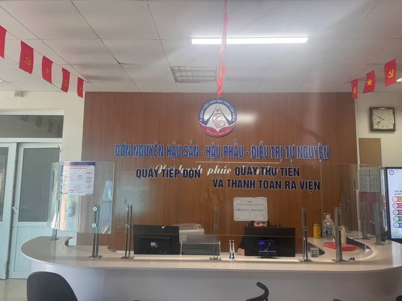 Bàn tiếp đón bệnh nhân. Bệnh viện Sản - Nhi Lào Cai